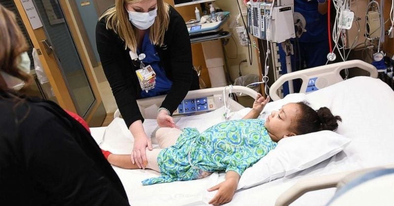 Ils pensaient que leur enfant de 4 ans avait la grippe, mais c'était bien plus grave et cela s'est terminé par une amputation