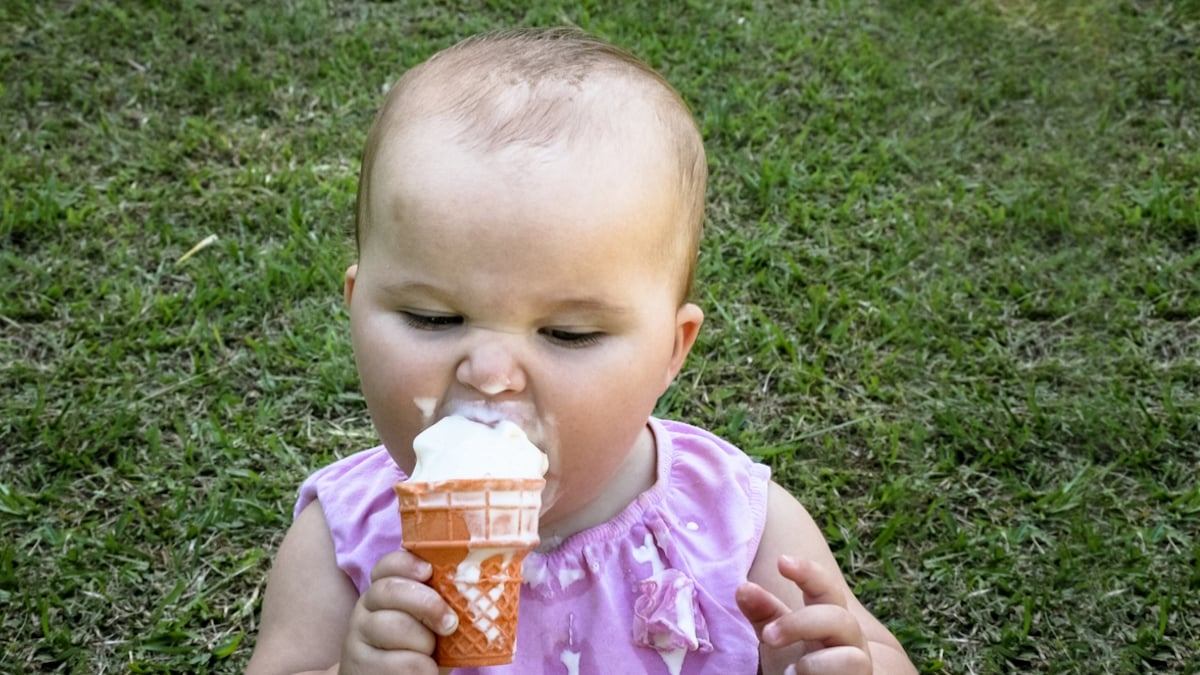 Sa belle-mère donne de la glace à son bébé de 10 semaines malgré son interdiction, elle coupe les ponts avec elle