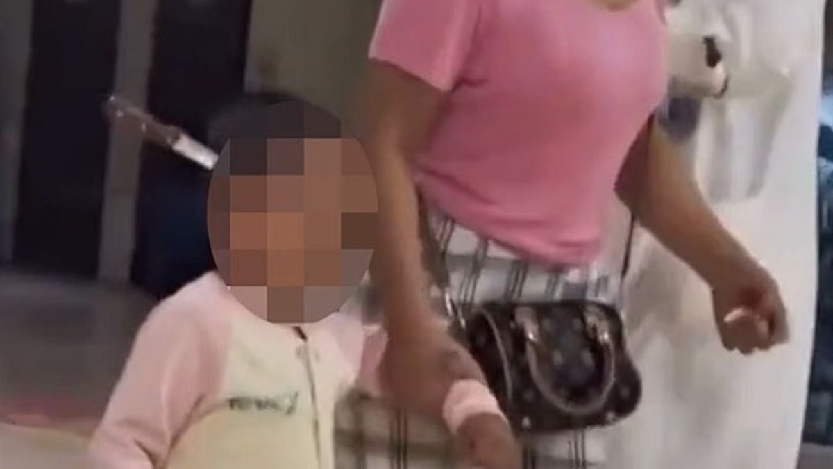 Elle plante un couteau dans la tête de sa fille de 3 ans, son explication est hallucinante