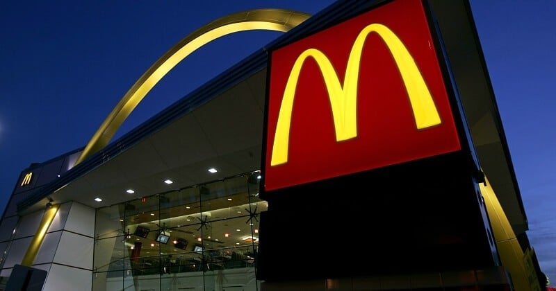 Sondage : 1 personne sur 10 s'estime trompée lorsque son/sa partenaire va manger chez McDonald's sans elle 