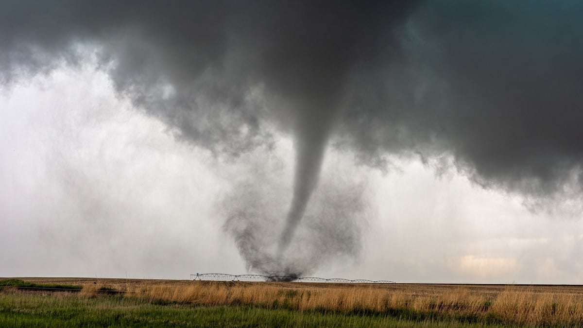 « Je devais sauver mes parents » : un garçon de 9 ans devient le héros de son village après le passage d'une tornade aux États-Unis 