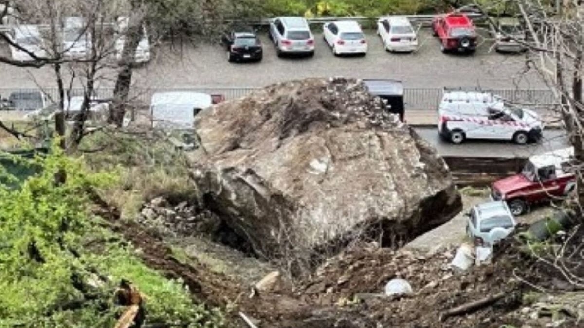 VIDÉO - Un gigantesque rocher de 180 tonnes fonce sur une ville française, les images sont terrifiantes