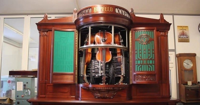 Inventé en 1907, cet orchestre mécanique et automatique contient... 8 violons !