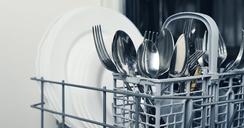 5 choses à ne jamais mettre dans un lave-vaisselle