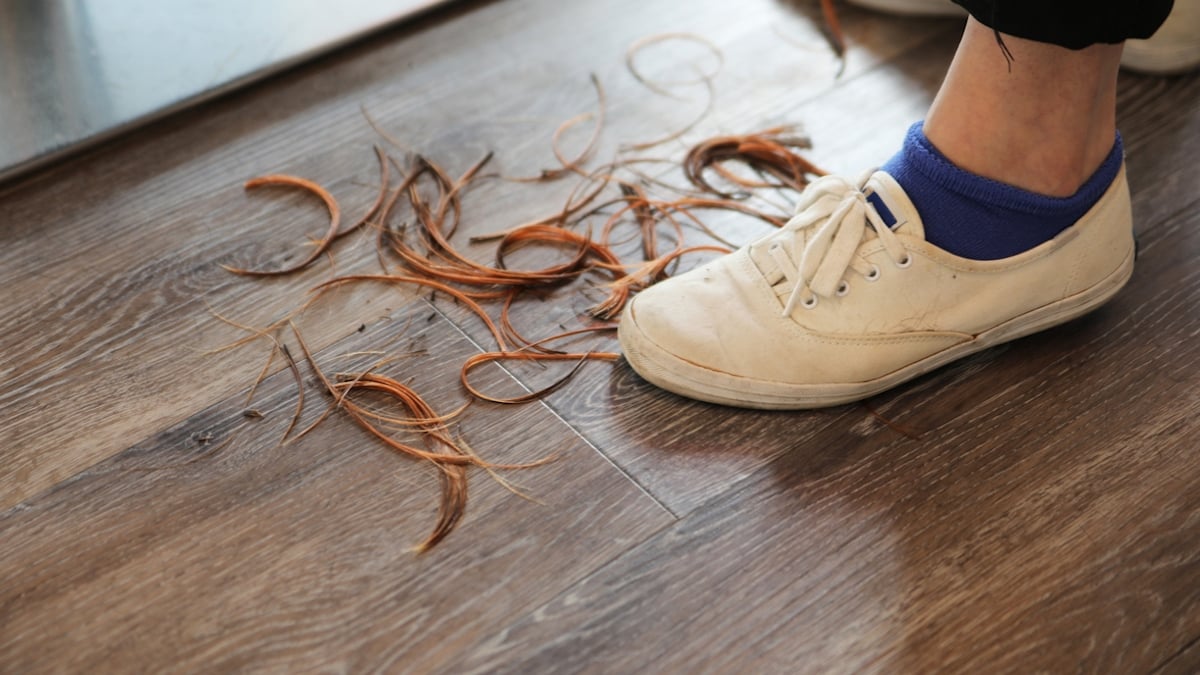 Il coupe les cheveux longs de sa fille de 7 ans car elle refuse de les brosser 