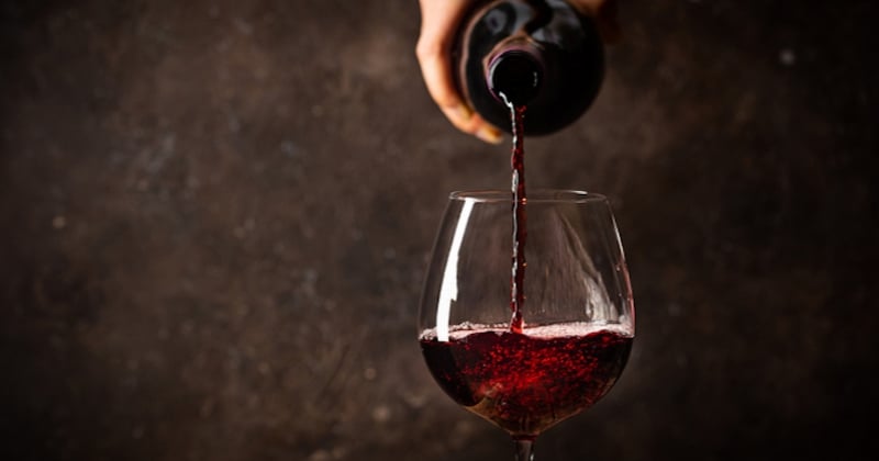 Voici la technique «magique» pour ouvrir une bouteille de vin sans tire-bouchon