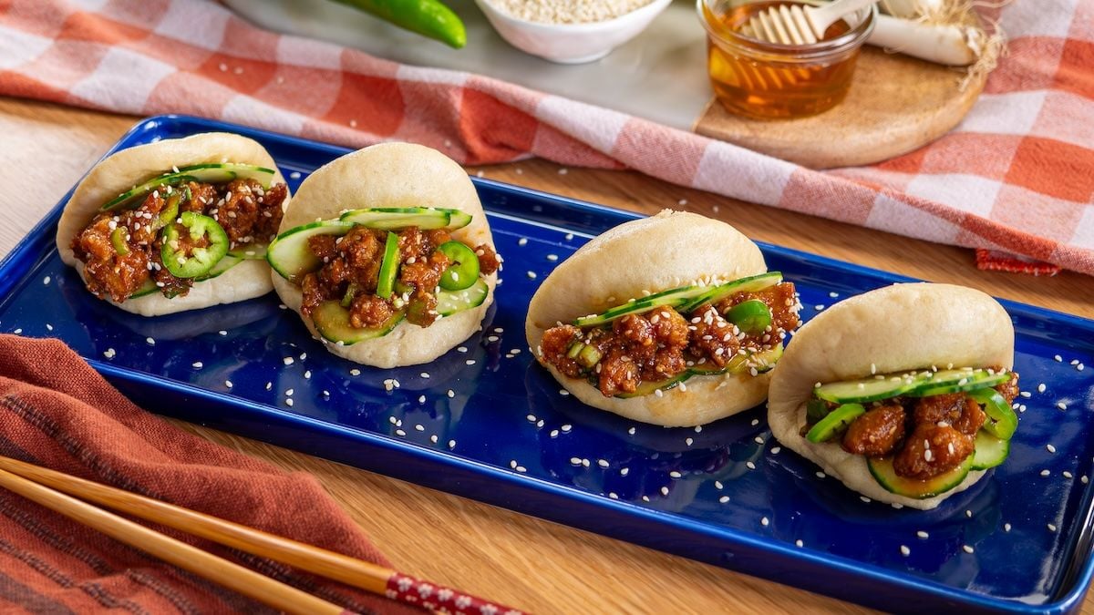 Apprenez à réaliser un véritable gua bao au poulet caramélisé, c'est vraiment très simple et tellement gourmand !