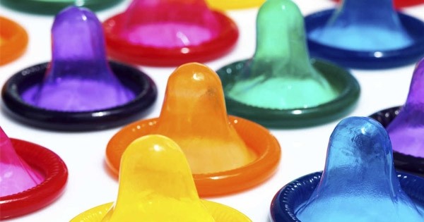 Un préservatif qui change de couleur si vous avez une MST… L’invention révolutionnaire d’une bande d’adolescents ! 