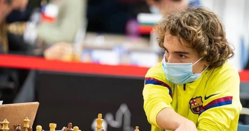 À 14 ans, ce jeune Corse devient le plus jeune Français Grand Maître International des échecs	