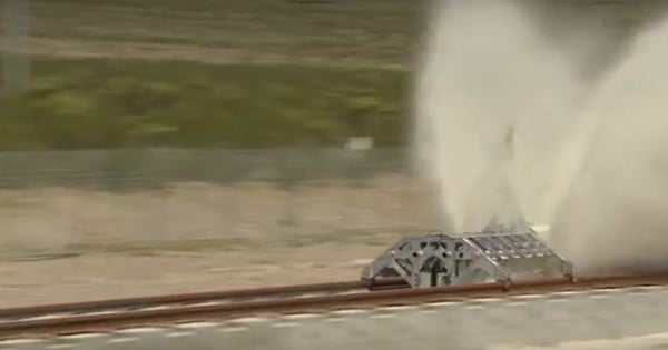 Découvrez les images incroyables du premier test de Hyperloop, le train du futur qui avance à la vitesse du son !
