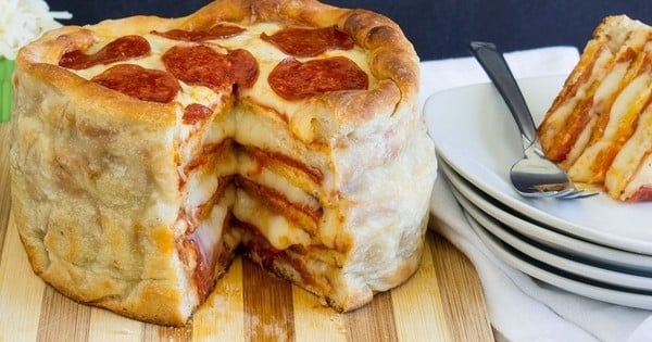 La pizza cake, ce gâteau XXL pour tous ceux qui n'en ont jamais assez (et c'est garanti sans trucages)