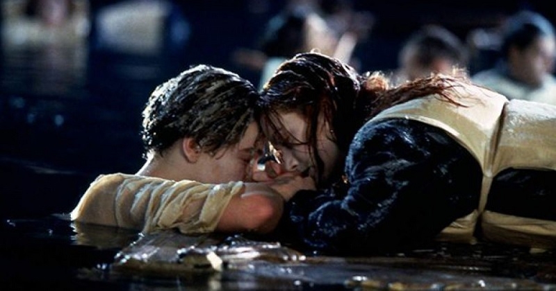 Titanic : découvrez la fin alternative surprenante du film finalement supprimée par James Cameron au montage