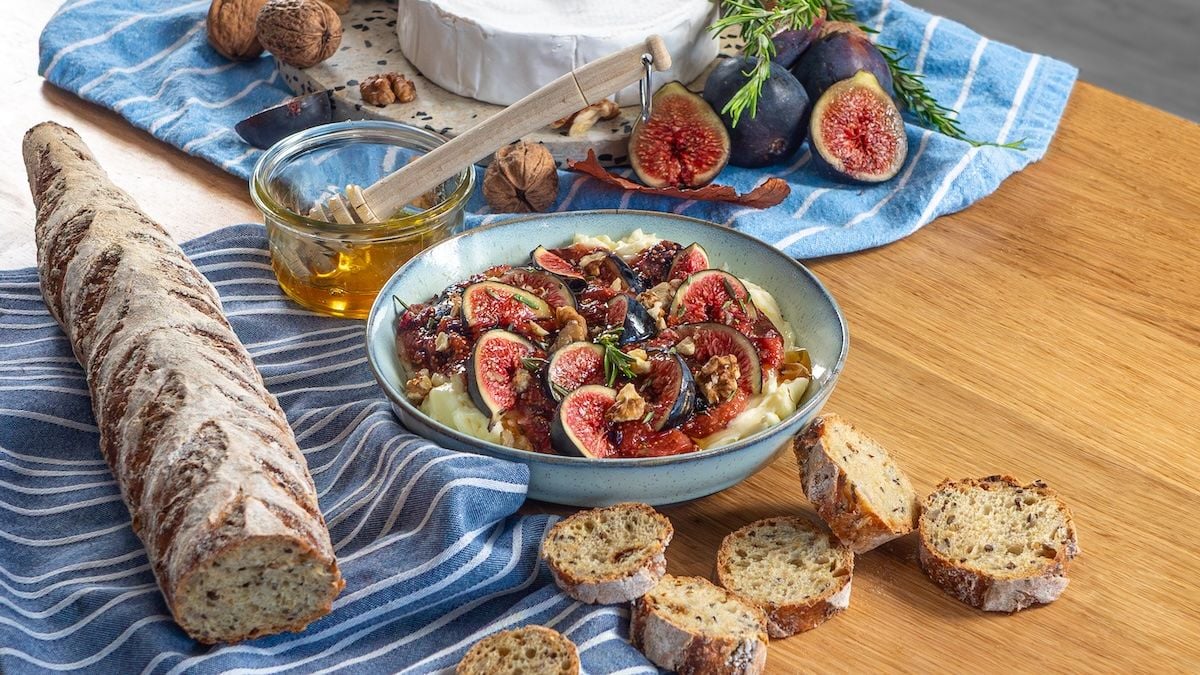 ATTENTION LES PAPILLES : ce brie fouetté aux figues rôties va devenir un incontournable de vos apéros !