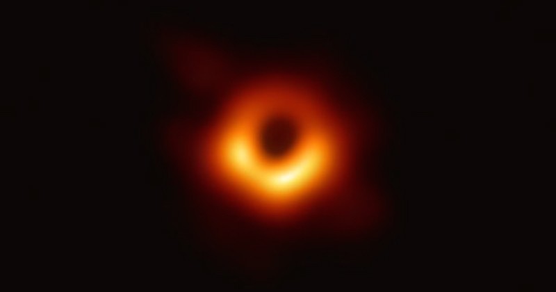 Des astronomes dévoilent la première image d'un trou noir