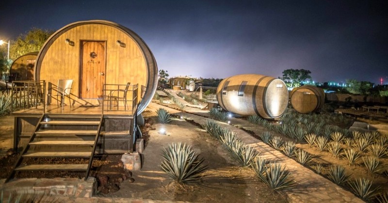 Au Mexique, un hôtel-distillerie vous propose de dormir dans d'anciens barils de tequila