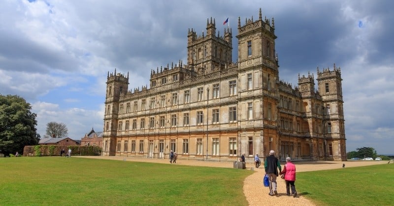 Avis aux fans, le château de Downtown Abbey fait son entrée sur Airbnb ! 