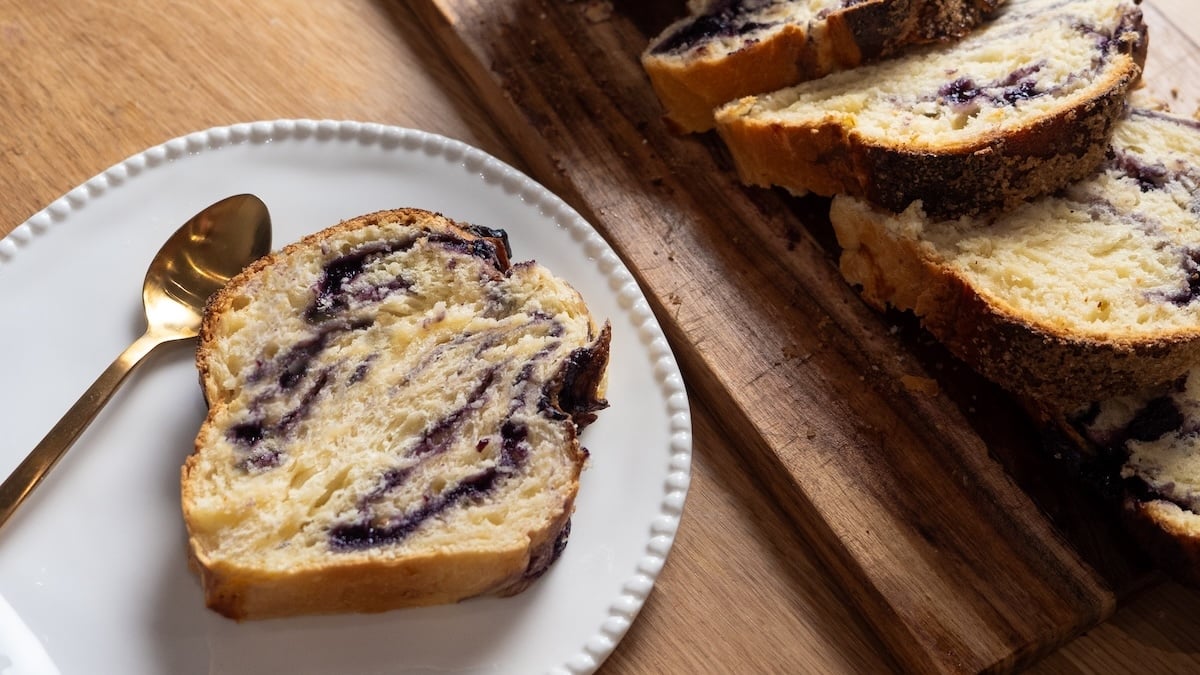 Cette brioche aux myrtilles est vraiment trop gourmande !