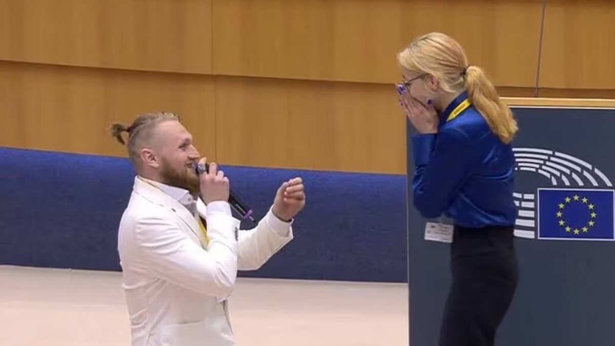 Bruxelles : un homme fait sa demande en mariage dans le parlement européen 