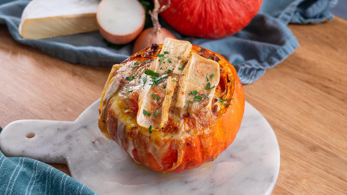 Un potimarron façon tartiflette, ça vous donne envie ? C'est LA recette du moment à essayer !