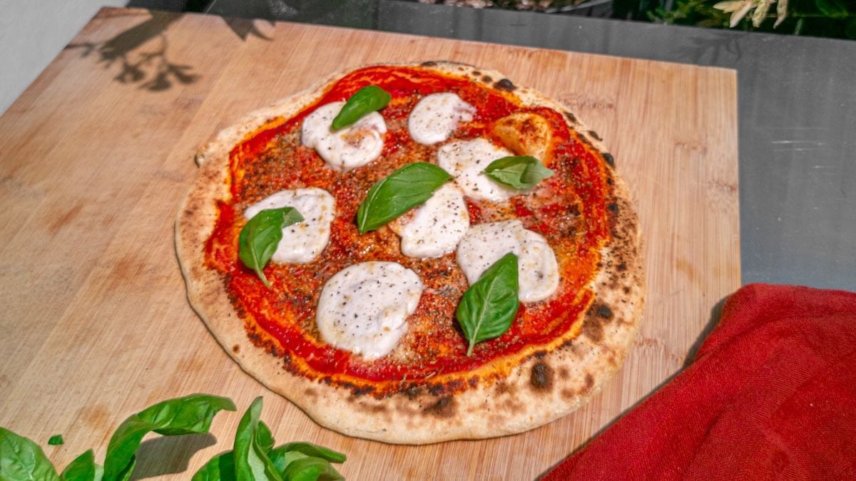Voici la MEILLEURE recette de Margherita maison, la pizza classique par excellence !