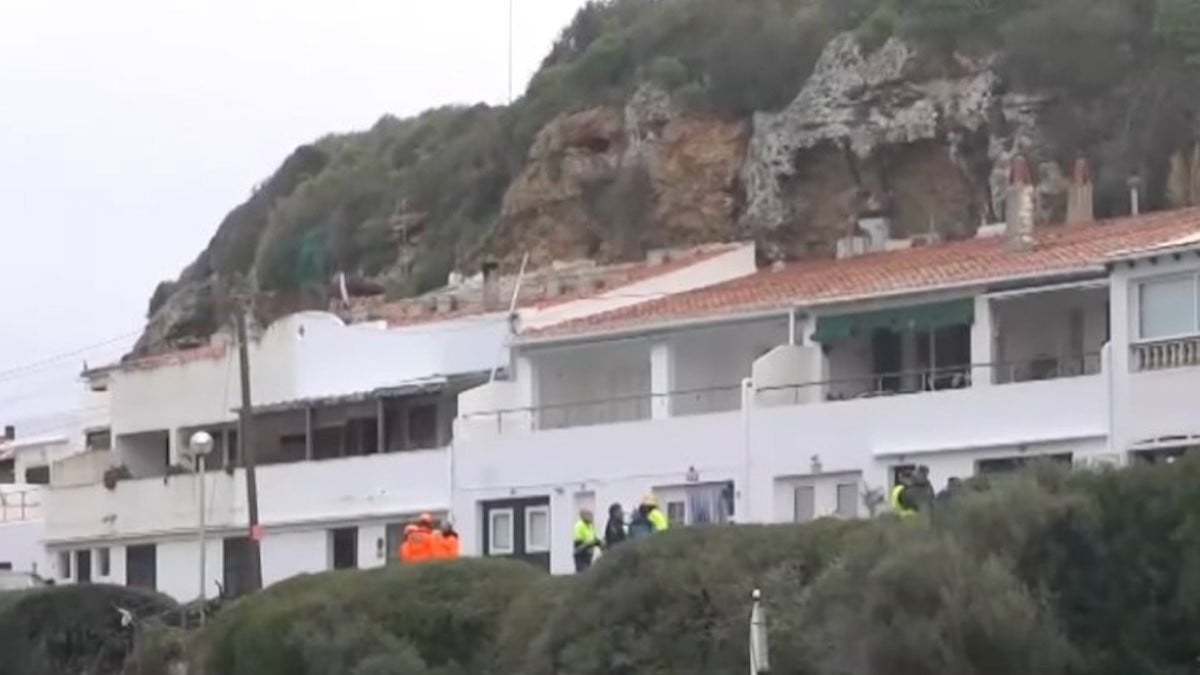 Un rocher de la taille d'une voiture tombe sur une maison et écrase un couple qui dormait dans son lit