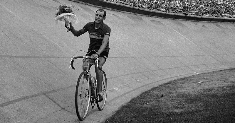 L'incroyable histoire malheureusement méconnue de Gino Bartali, le champion de cyclisme qui a aidé des Juifs à échapper aux Nazis