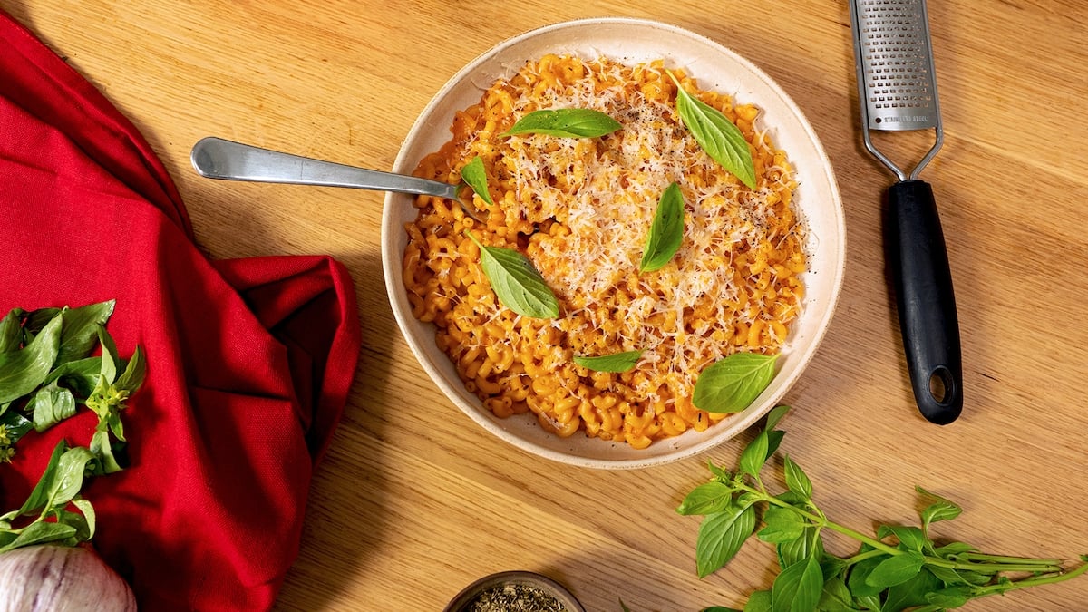 Surprenez vos papilles avec cette recette originale de coquilletto à la tomate et au parmesan trop gourmand !