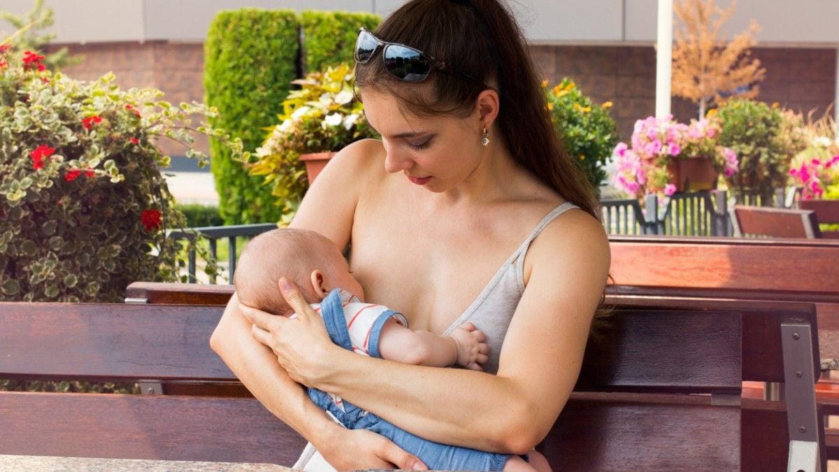 En Espagne, des clients français demandent à une femme d'arrêter d'allaiter son bébé au restaurant