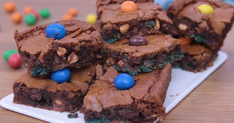 Les brownies, c'est tellement plus fun quand on y ajoute des M&M's !