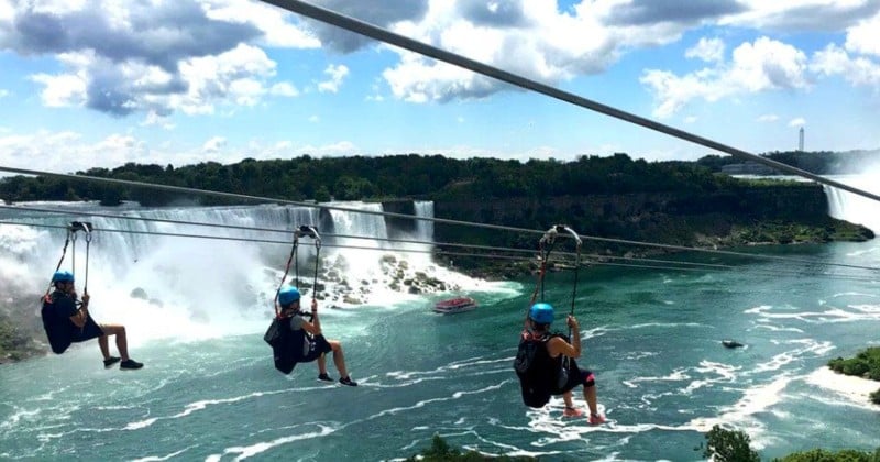 Une tyrolienne géante permet de survoler les chutes du Niagara à plus de 60 km/h