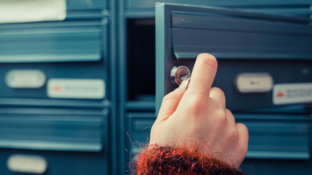 Si vous recevez un cube en carton dans votre boîte aux lettres, voici ce que vous devez en faire