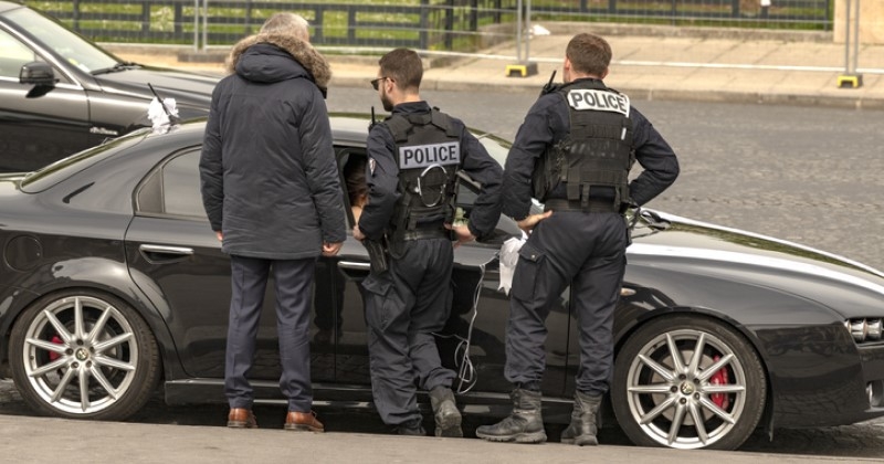 Il obtient son permis et se fait contrôler à 178 km/h... trois jours plus tard