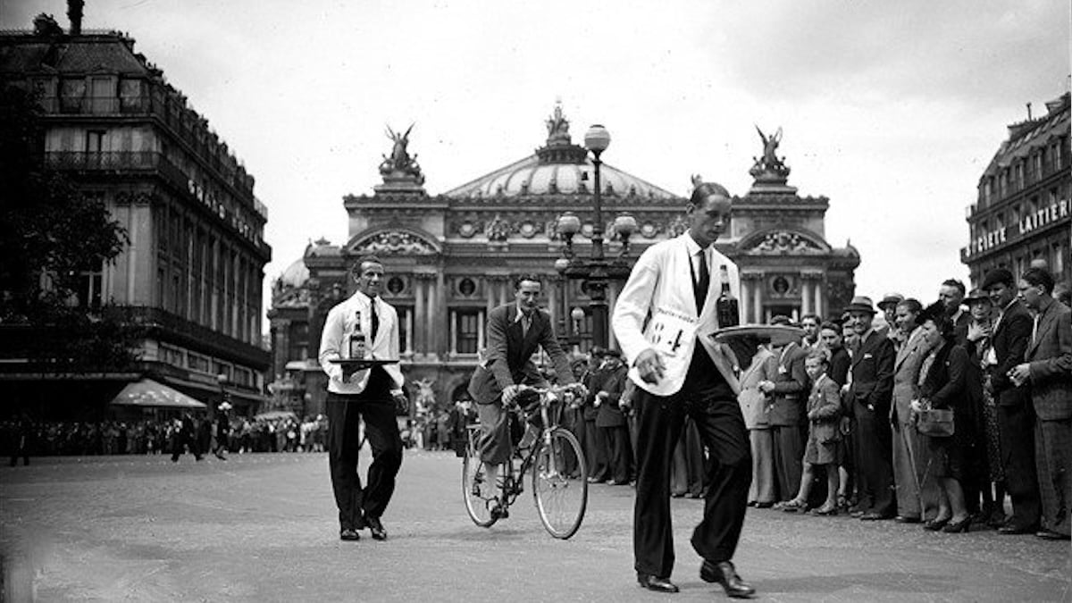 Après 13 ans d'absence, la légendaire «course des garçons de café» fait son grand retour à Paris !