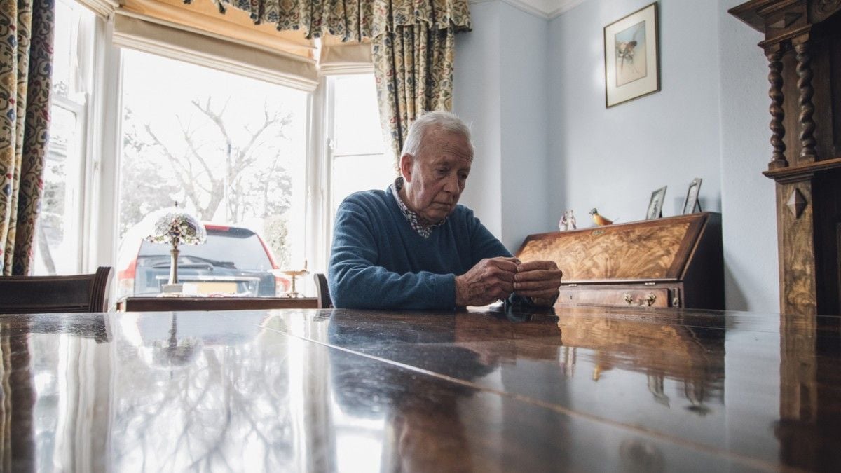 Son appartement est squatté, le propriétaire de 79 ans retire les portes et les fenêtres... et risque une condamnation