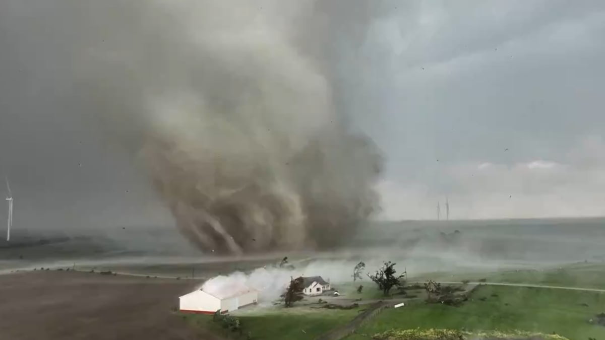VIDÉO : cette ville vient d'être rasée par une gigantesque tornade, les images sont terrifiantes
