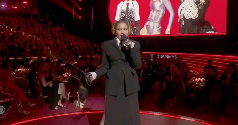 Grammys : Madonna apparaît méconnaissable sur scène, les fans n’en reviennent pas