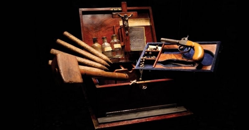 Un mystérieux kit pour tuer des vampires vendu 15 000 euros aux enchères