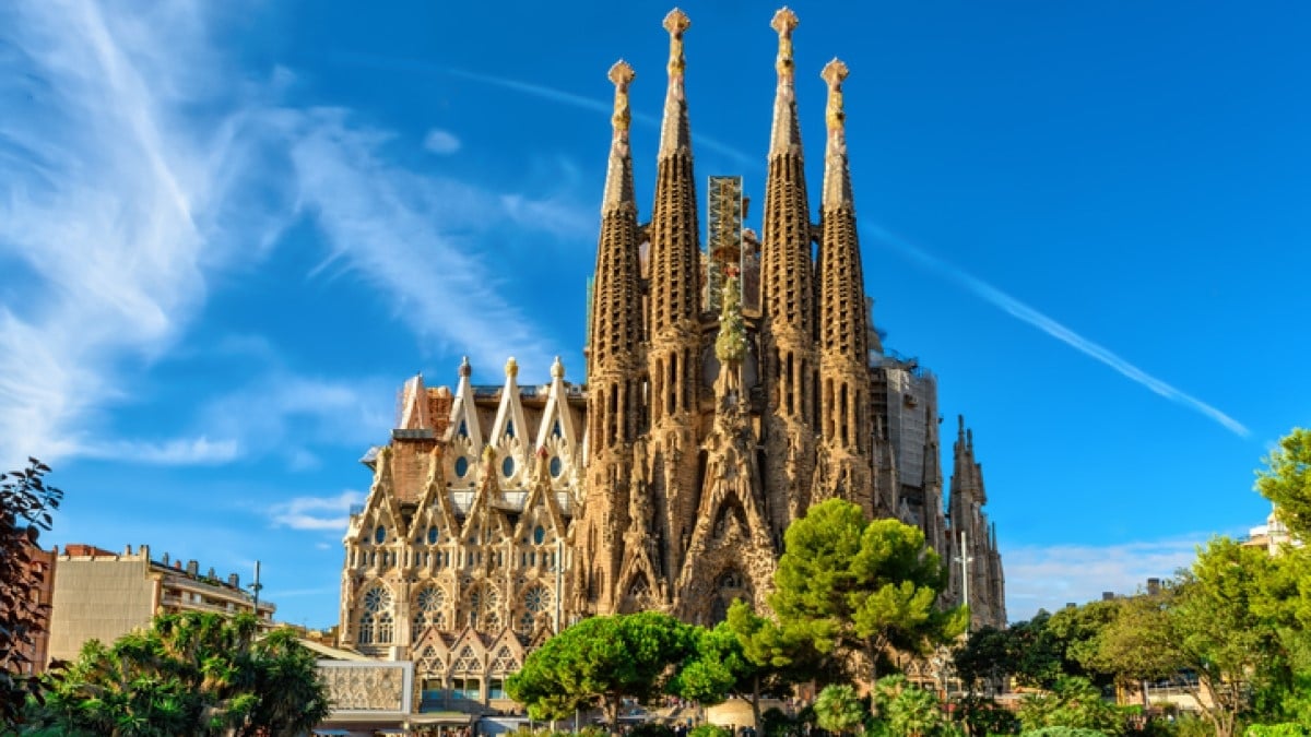Sagrada Familia : après 140 années de chantier, les quatre tours sont enfin terminées