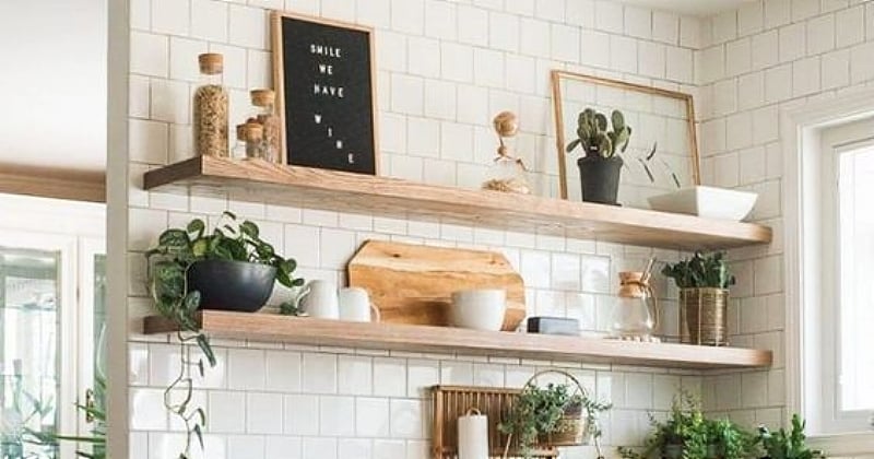 Étagères murales de cuisine : 5 conseils pour une décoration aérée et tendance