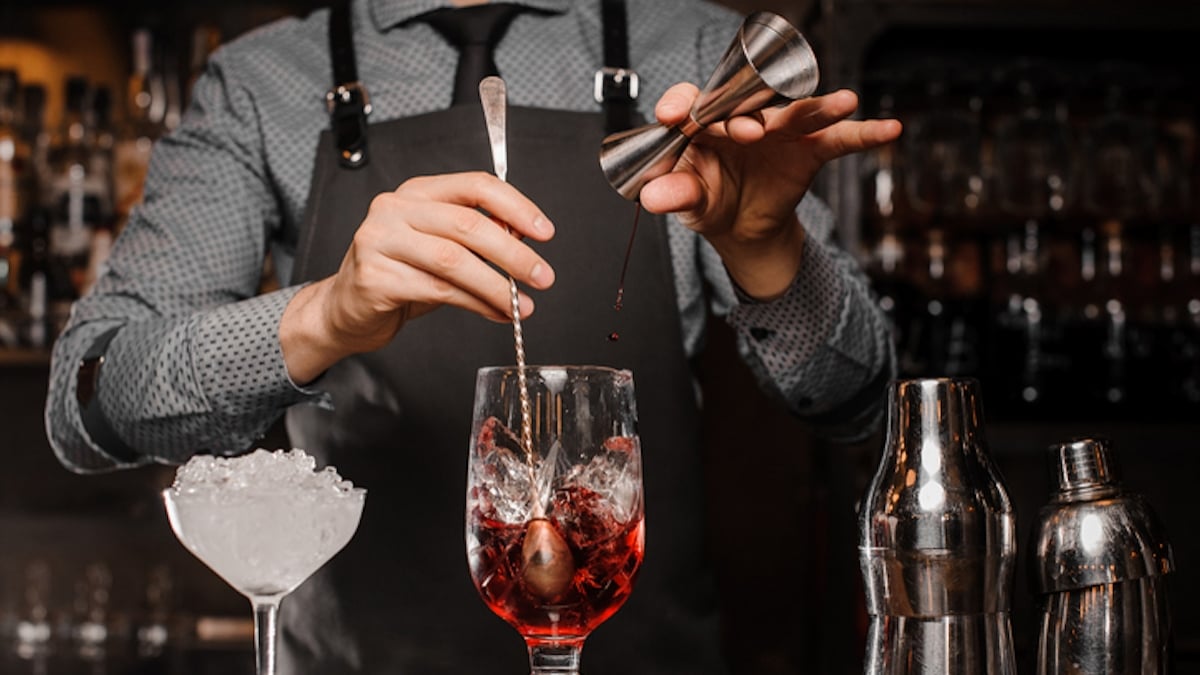 Elle commande un cocktail nommé «1890» sans savoir qu'il s'agissait... de son prix