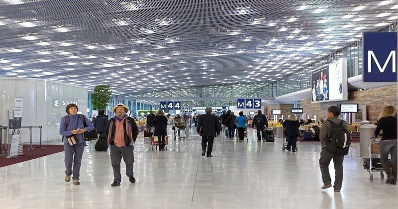 Aéroport de Roissy : Un SDF trouve 300 000 euros et s'évapore avec l'argent