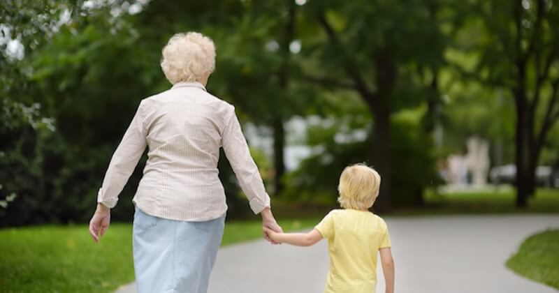 Mantes-la-Jolie : un petit garçon compose le numéro des secours et sauve sa grand-mère