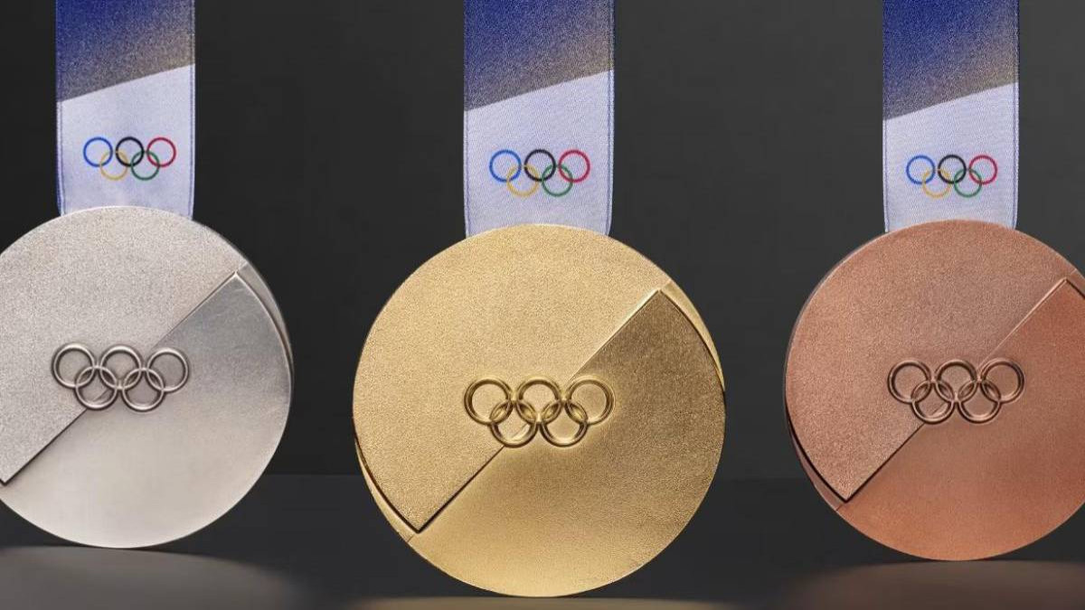 « Ah bah là, elle est flinguée » : les médailles des JO 2026 se cassent déjà dans les mains des athlètes