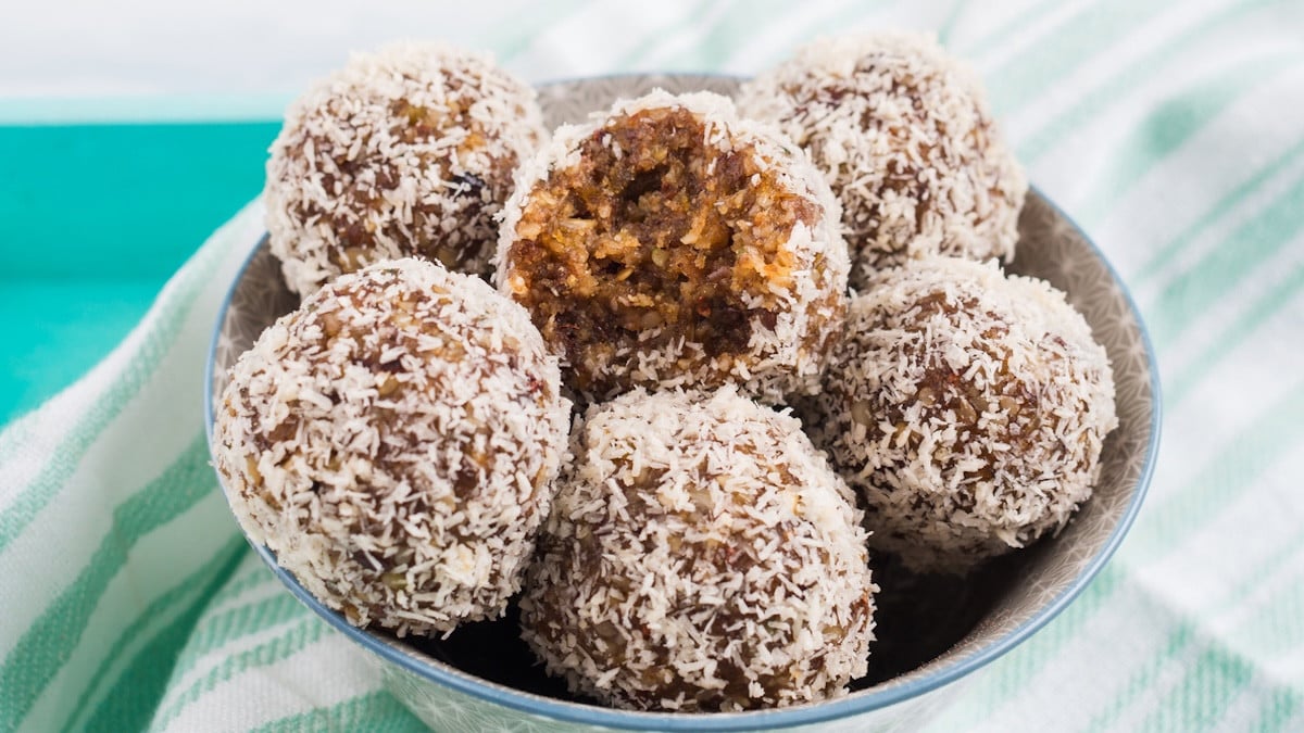 Snack sain et rapide sans cuisson : les energy balls réunissent trois ingrédients magiques pour faire le plein d'énergie