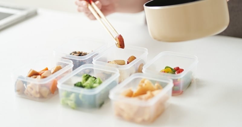 Voici pourquoi il ne faut pas conserver vos aliments dans des boîtes en plastique