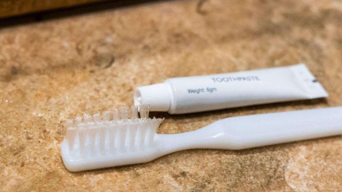 Cette directrice d’hôtel met en garde contre les dangers de laisser sa brosse à dents à l’air libre dans sa chambre !