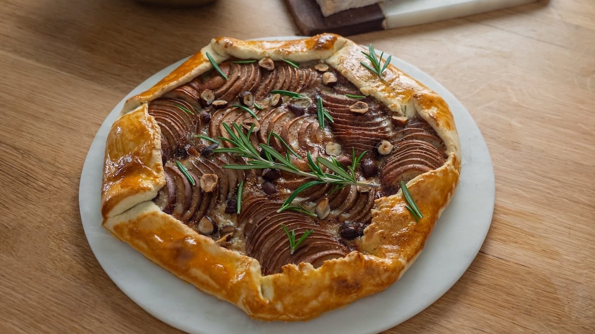 La tarte rustique aux poires et gorgonzola va enchanter vos papilles pour le dîner !