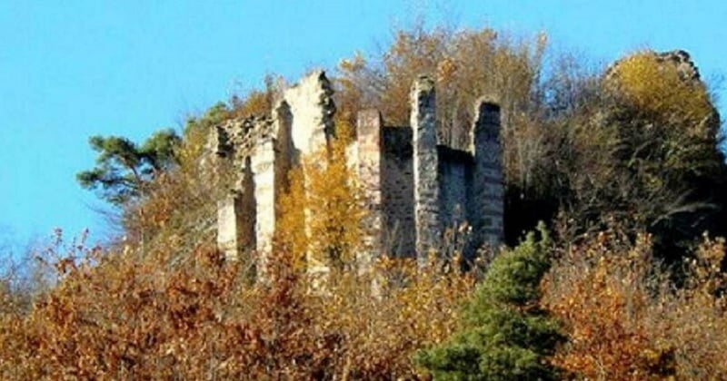 En Alsace, ce château vieux de 800 ans est en vente sur Leboncoin pour 55 000 euros