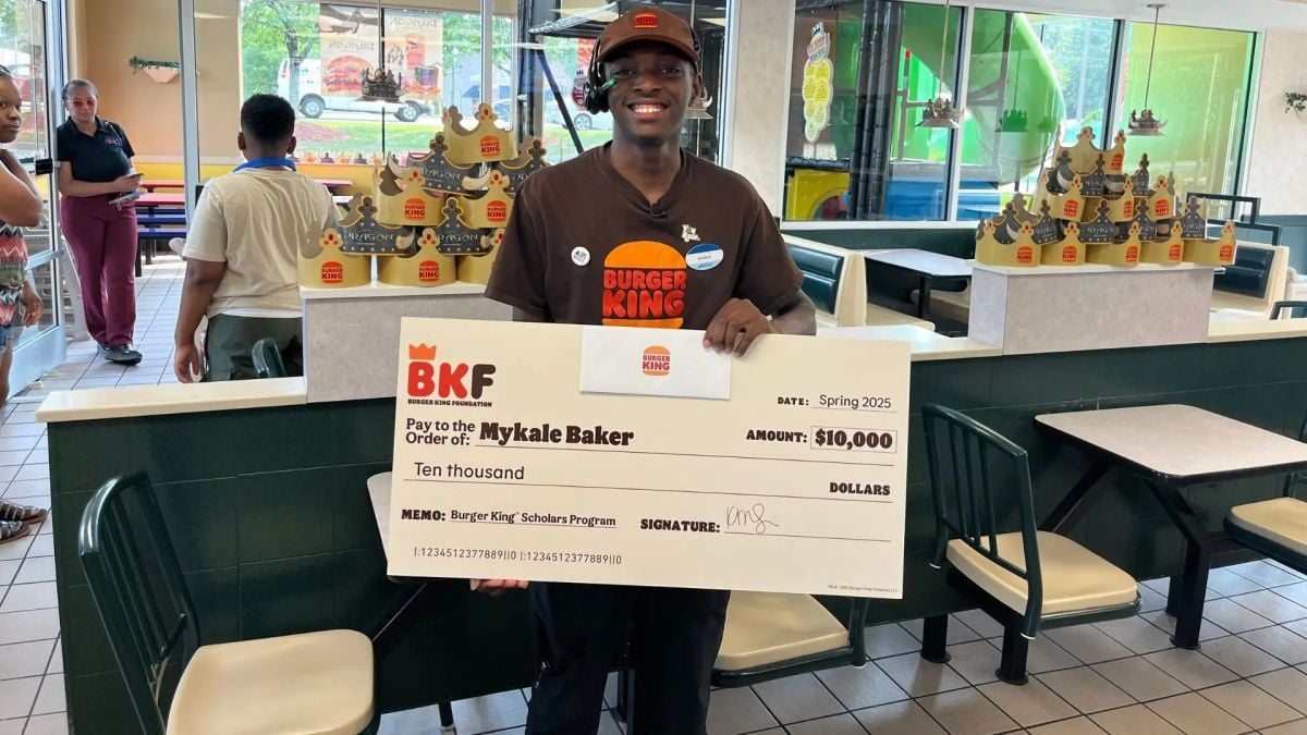 L'étudiant à Burger King avec un chèque