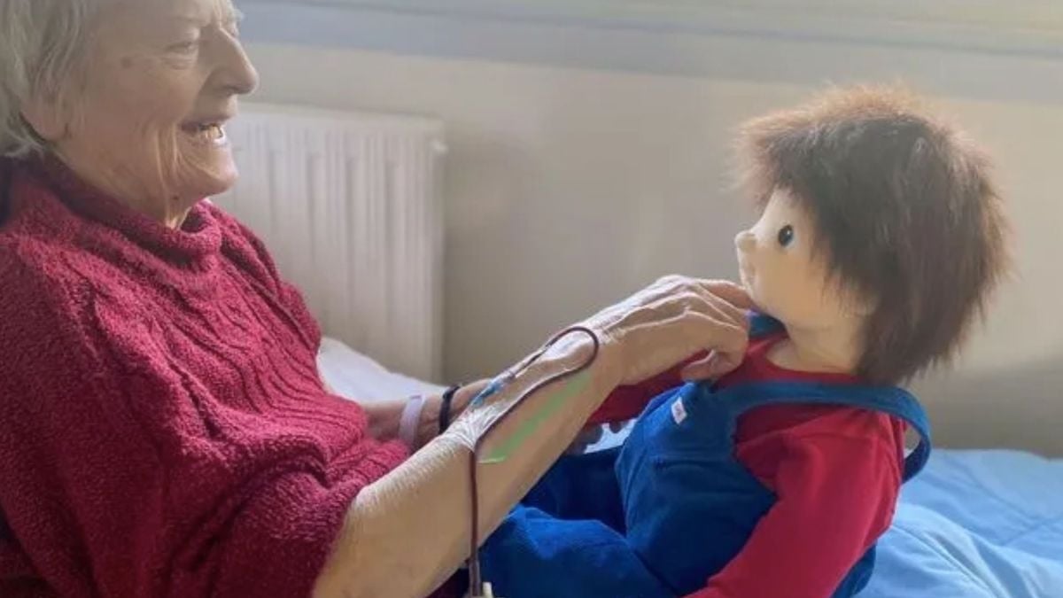 Pour apaiser les patients atteints d'Alzheimer, ils testent la thérapie avec des poupées empathiques